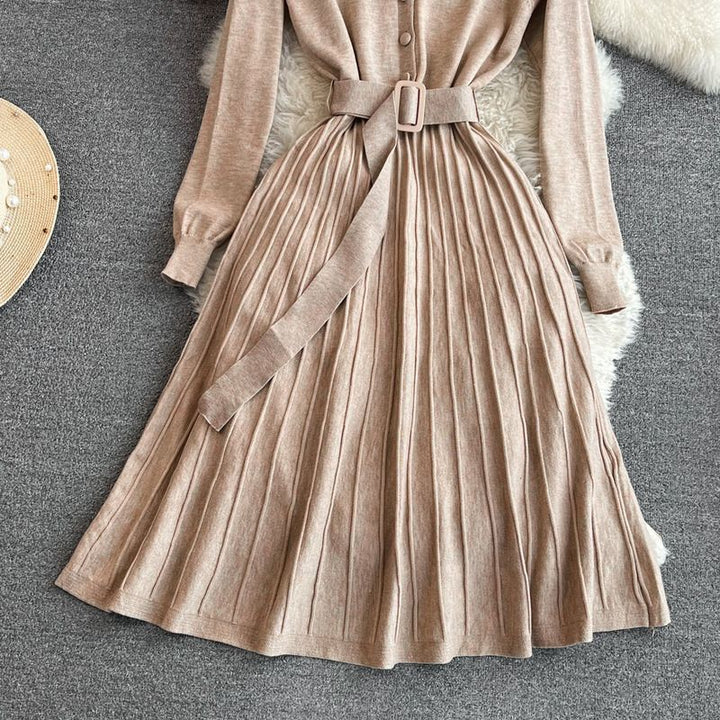 Pleated dress for women with belt and V-neck Lune London