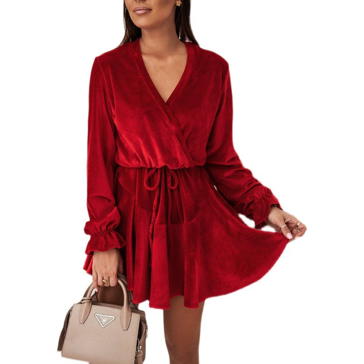 Robe portefeuille pour femmes avec surface veloutée et élégant décolleté en V Chic & Stil