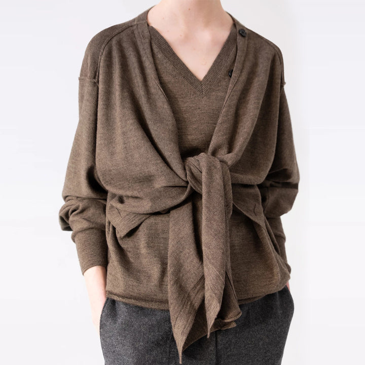 Cardigan en tricot décontracté pour femmes avec coupe asymétrique et détails de boutons Chic & Stil