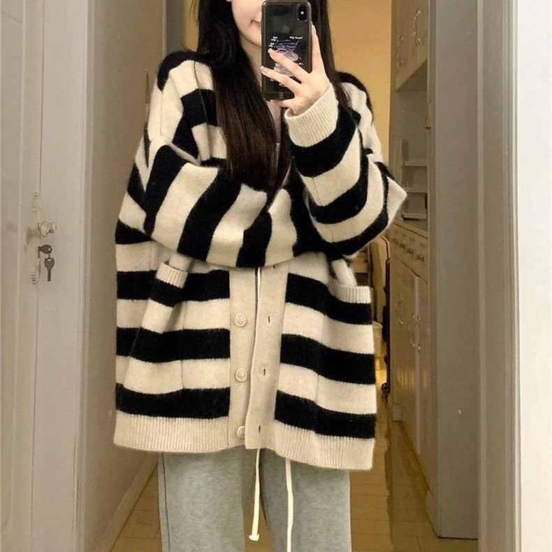 Ladies comfortable knitted cardigan with wide stripes and practical pockets Lune London