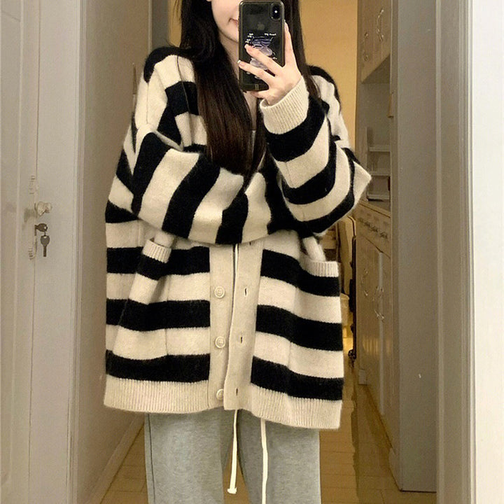Ladies comfortable knitted cardigan with wide stripes and practical pockets Lune London