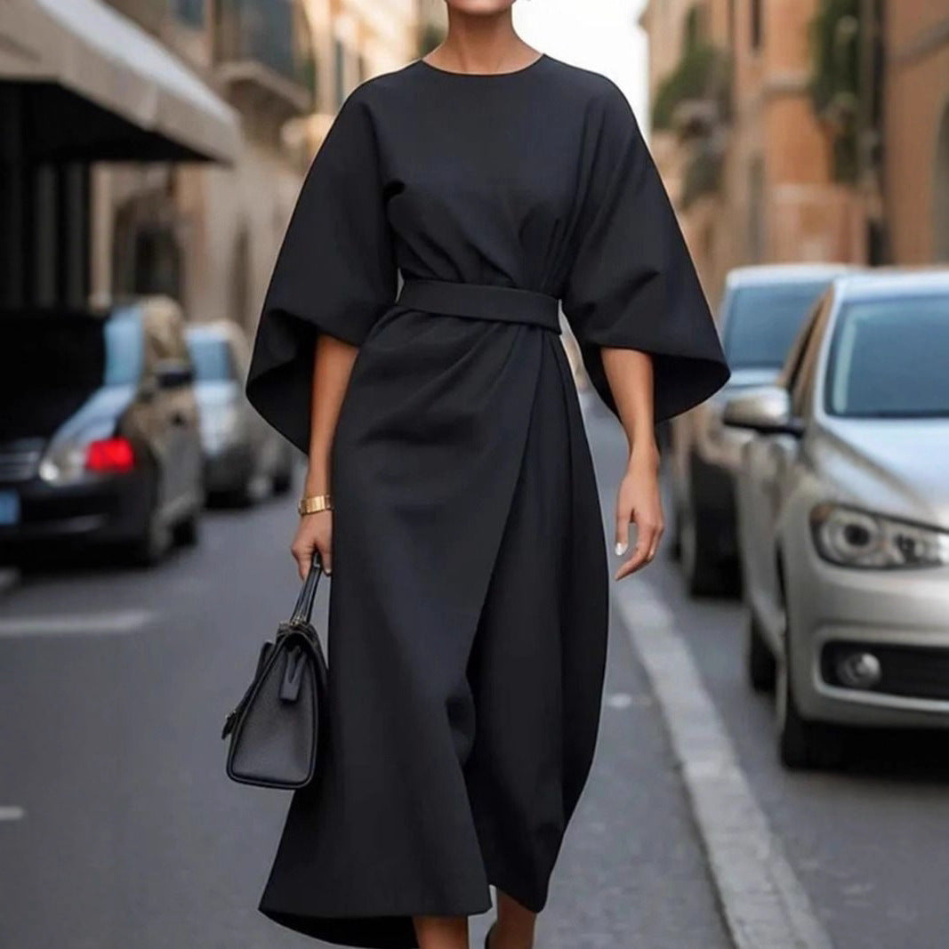 Ladies Elegant Maxi Dress with Flowing Sleeves and Chic Fitted Cut