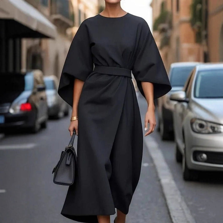 Ladies Elegant Maxi Dress with Flowing Sleeves and Chic Fitted Cut