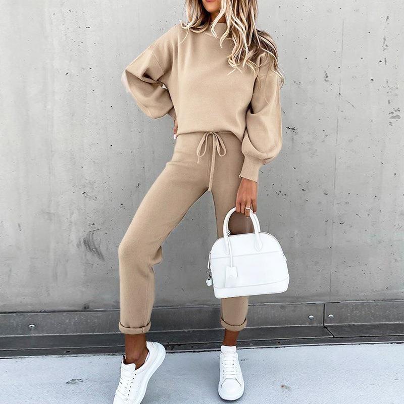 Casual and elegant sweater set for women with high collar Lune London