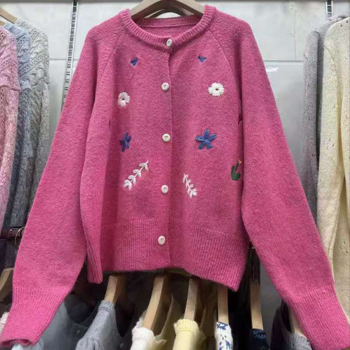 Lady cardigan with chic and stylish floral embroidery