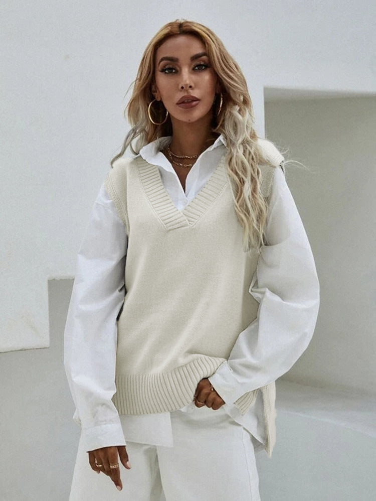 Knitted sweater for women with V-neck and ribbed texture Lune London