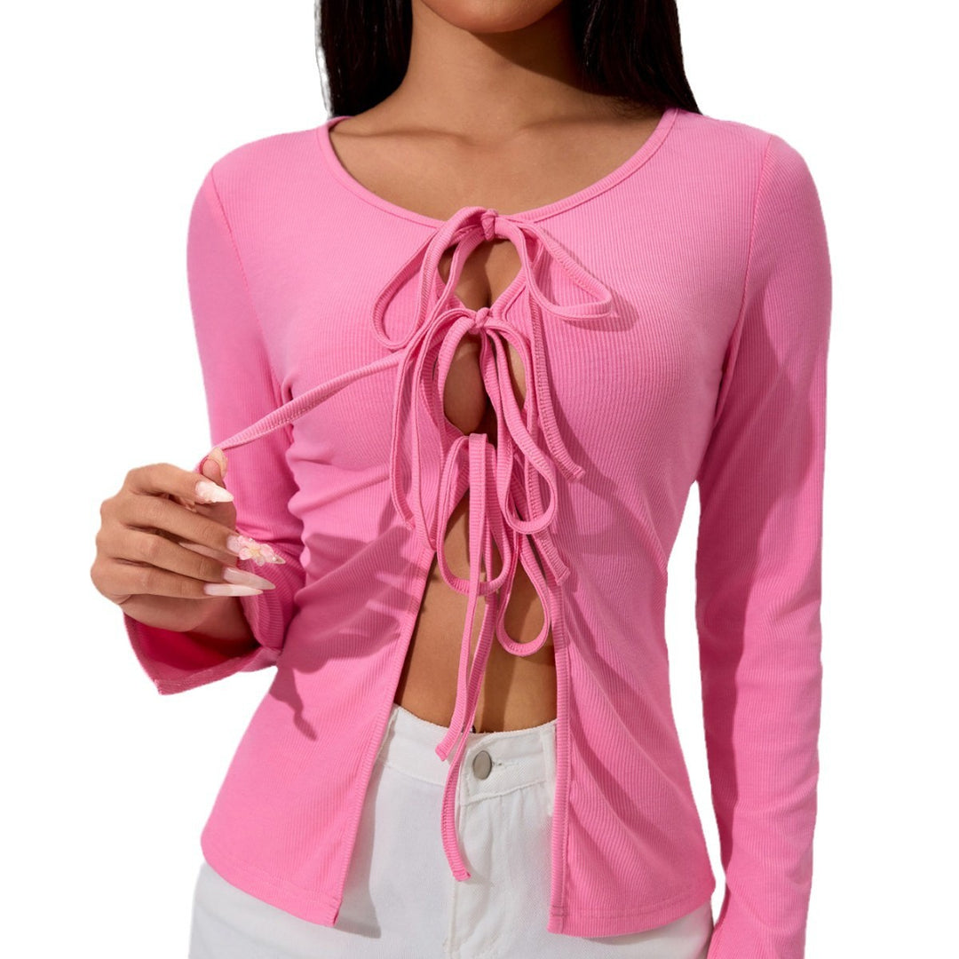 Top féminin à manches longues avec un design lacer amusant Chic & Stil