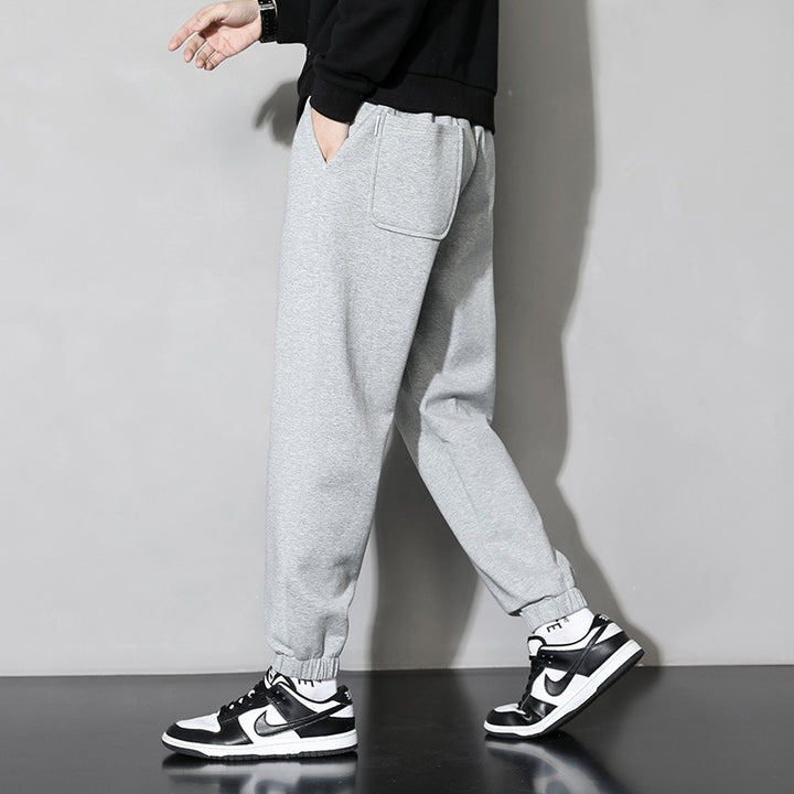 Casual sweatpants for men with elastic waistband and side pockets Lune London