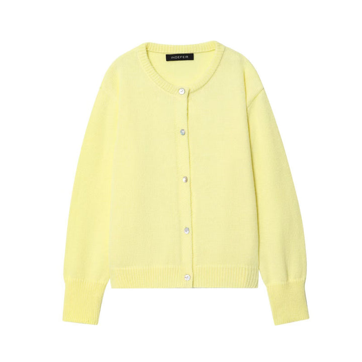 Elegant women's cardigan with buttons and round collar Lune London