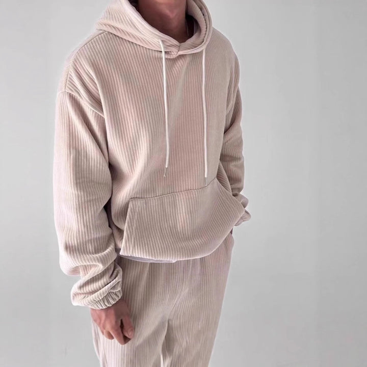 Men's cozy hoodie with ribbed structure and practical kangaroo pocket Lune London