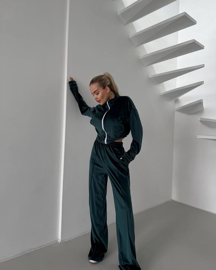 Sporty polar jogging set for women with zippered closure and soft lining Lune London
