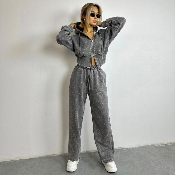 Ladies casual leisure outfit with hood and loose fit Lune London