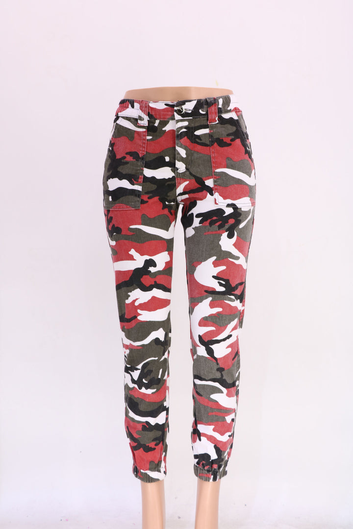 Fashion high-waisted jeans for women with elastic waist and practical side pockets Lune London