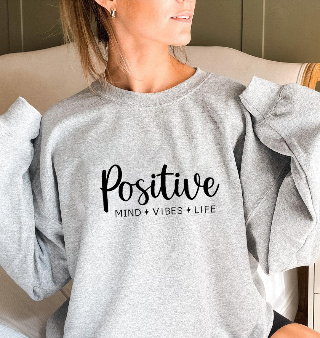 Sweatshirt pour femme avec des manches voluminueuses et un imprimé inspirant Chic & Stil