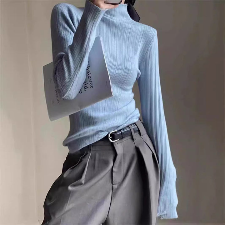 Pull en maille fine pour femmes à coupe moderne avec col haut Chic & Stil