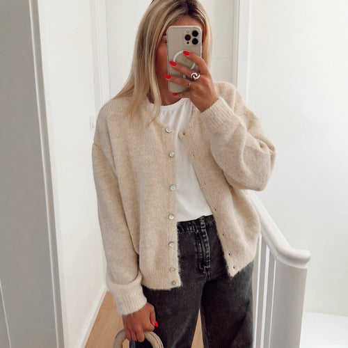 Veste en tricot décontractée pour dames avec texture fine et boutons Chic & Stil