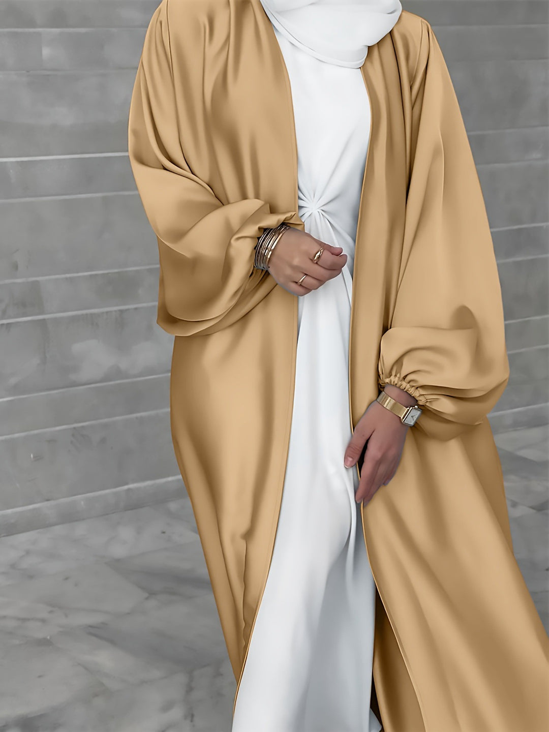 Ladies elegant long cardigan in fluid fabric with a loose fit Lune London