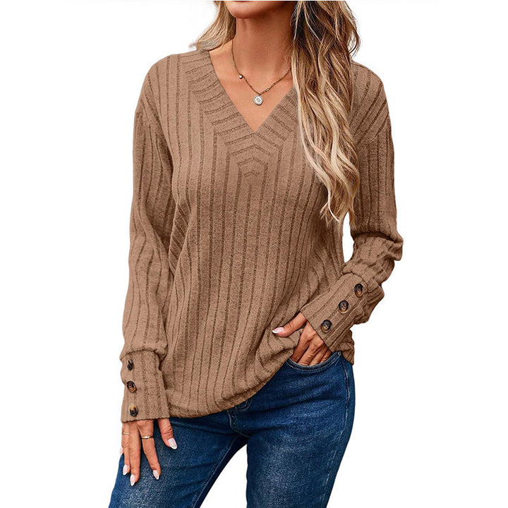 Casual women's V-neck sweater with textured ribbing design and elegant button details Lune London