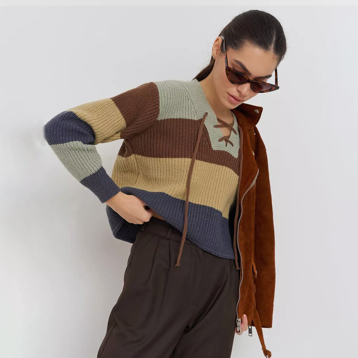 Sweater knit for women with a casual V-neck and a decorative lace detail Lune London