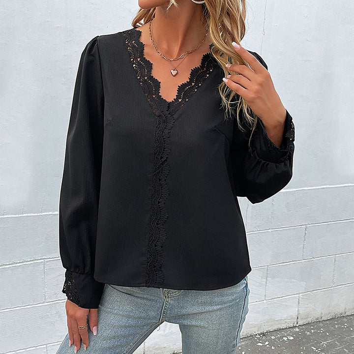 Elegant ladies blouse with lace details and V neck Lune London