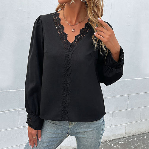 Elegant ladies blouse with lace details and V neck Lune London