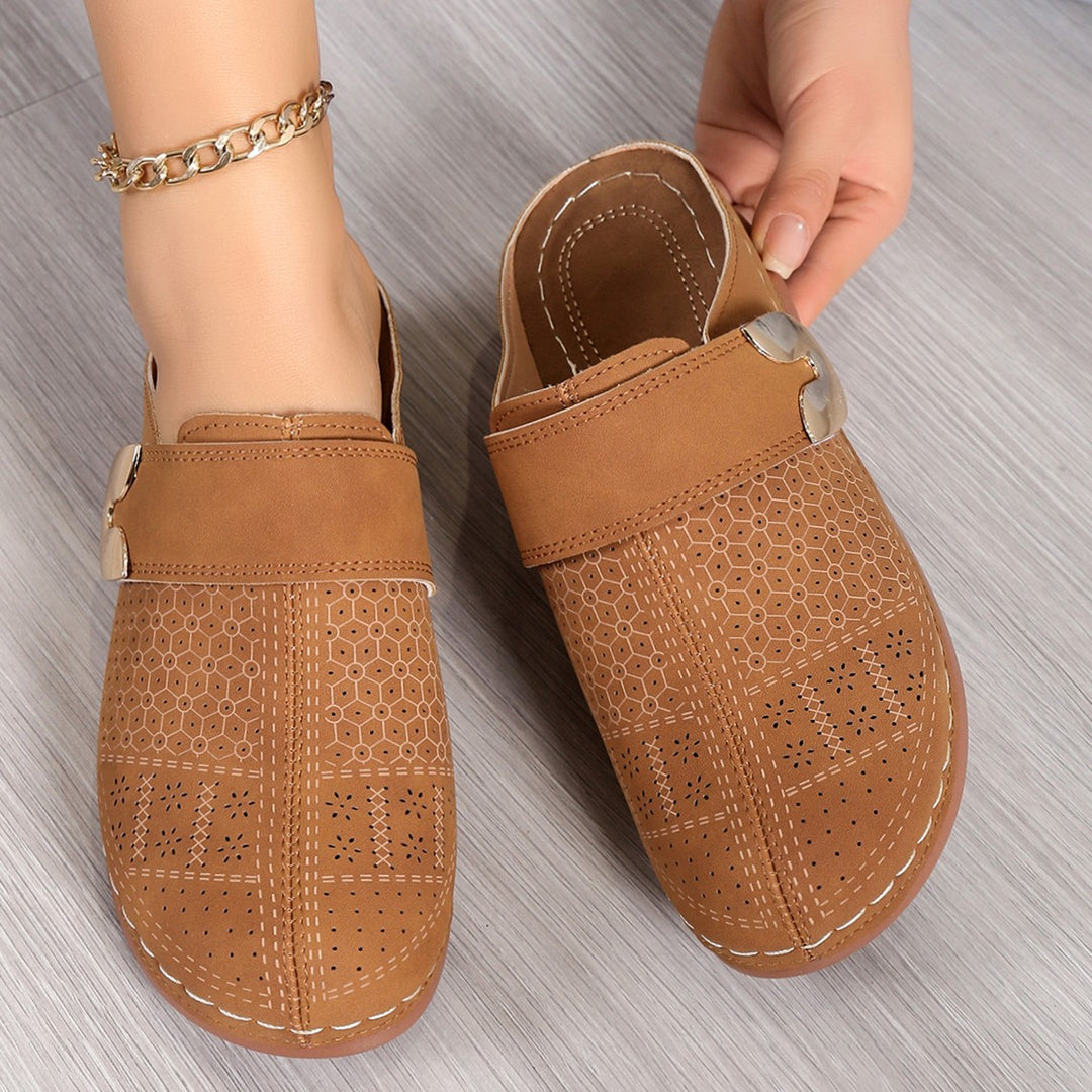 Women Breathable Clogs with trendy perforations and an adjustable strap Lune London