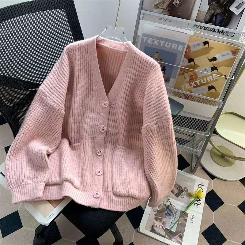 Cardigan féminin confortable avec décolleté en V profond et poches pratiques