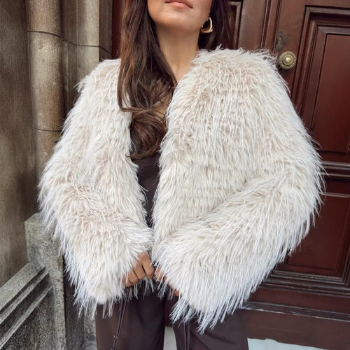 Veste en peluche confortable pour femmes avec coupe moderne et matériau doux