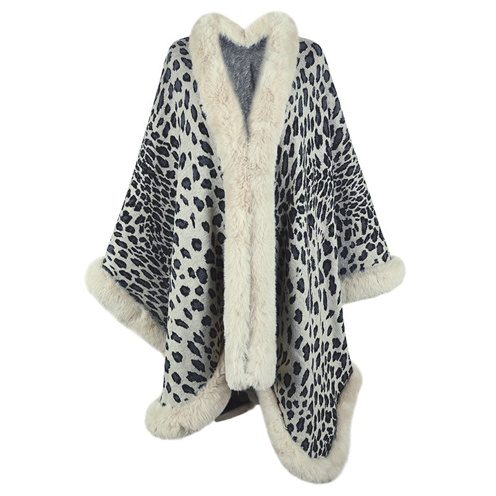 Ladies cozy poncho with luxurious faux fur trim and leopard print Lune London