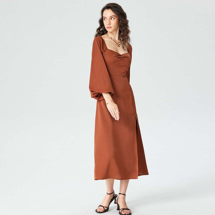 Robe midi pour femmes avec des manches bouffantes raffinées et une haute fente Chic & Stil