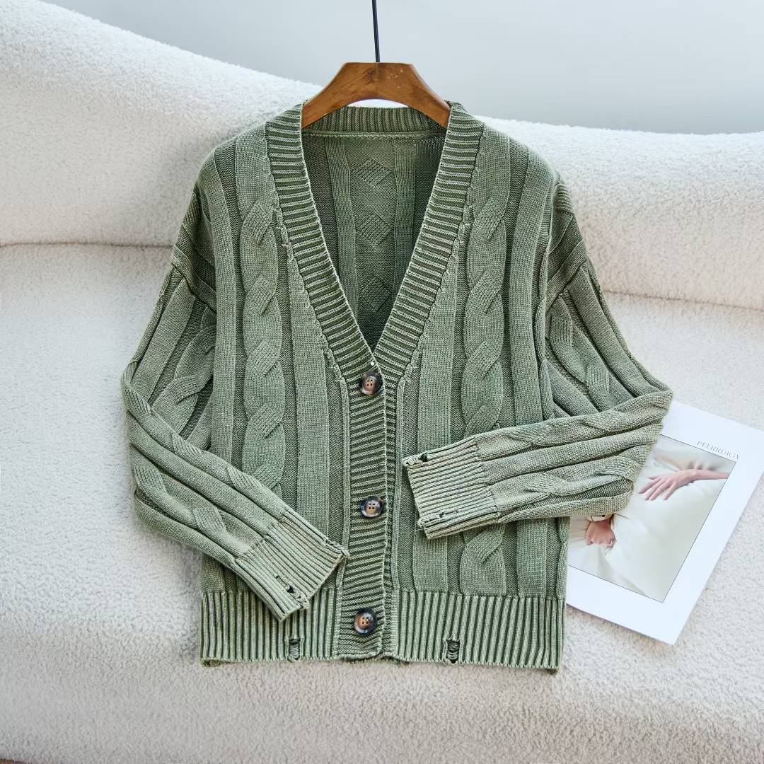Cardigan en tricot épais pour femmes avec col en V et boutons décoratifs Chic & Stil