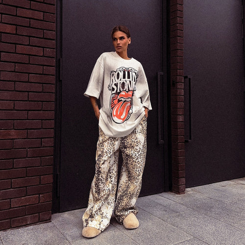 Oversized T-shirt for women with creative graphics and relaxed cuts Lune London