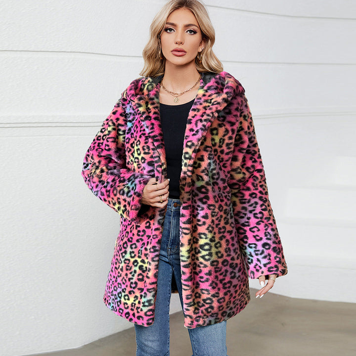 Women Cozy Jacket with a modern leopard pattern and comfortable pockets Lune London