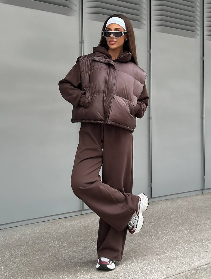 Dames stylé doudoune avec capuche et pantalons amples décontractés Chic & Stil