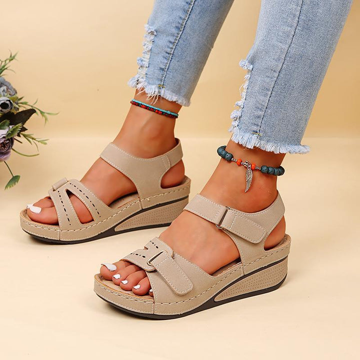 Comfortable strap sandals for women with adjustable buckles and ergonomic sole Lune London