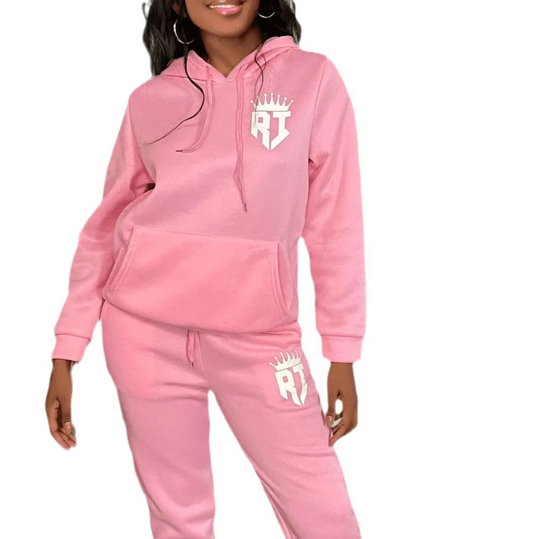 Cozy hoodie and jogger pants set for women with a practical kangaroo pocket design Lune London