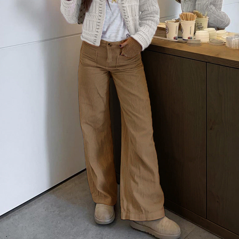 Comfortable and elegant corduroy pants for women with flared leg Lune London