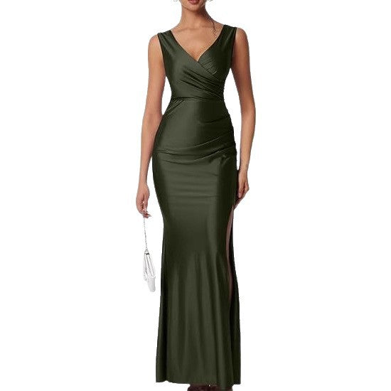Elegant evening dress for women with a fitted cut and a side opening Lune London