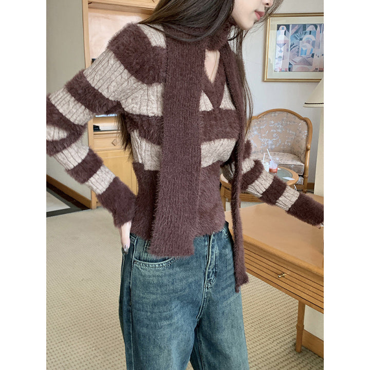 Woman soft V sweater with striped design and matching scarf Lune London