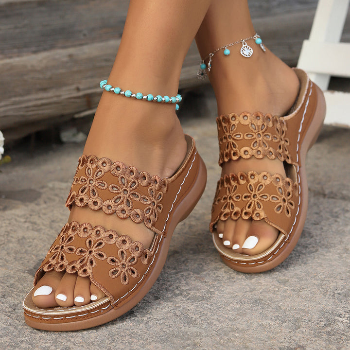 Comfortable sandals for ladies with floral details and a non-slip sole Lune London