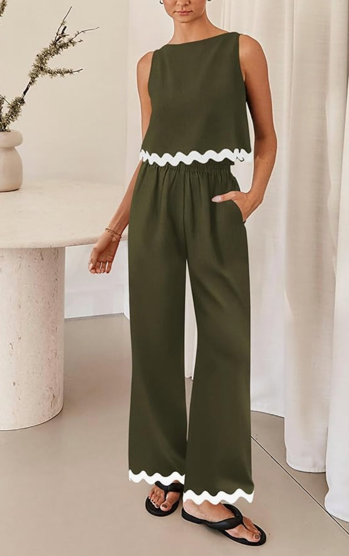 Women elegant lounge outfit with loose fit and decorative wavy finishes Chic und Stil
