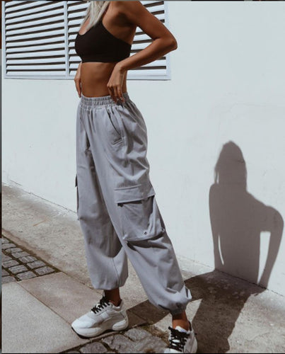 Fashionable women's cargo pants with elastic waist and practical pockets Lune London