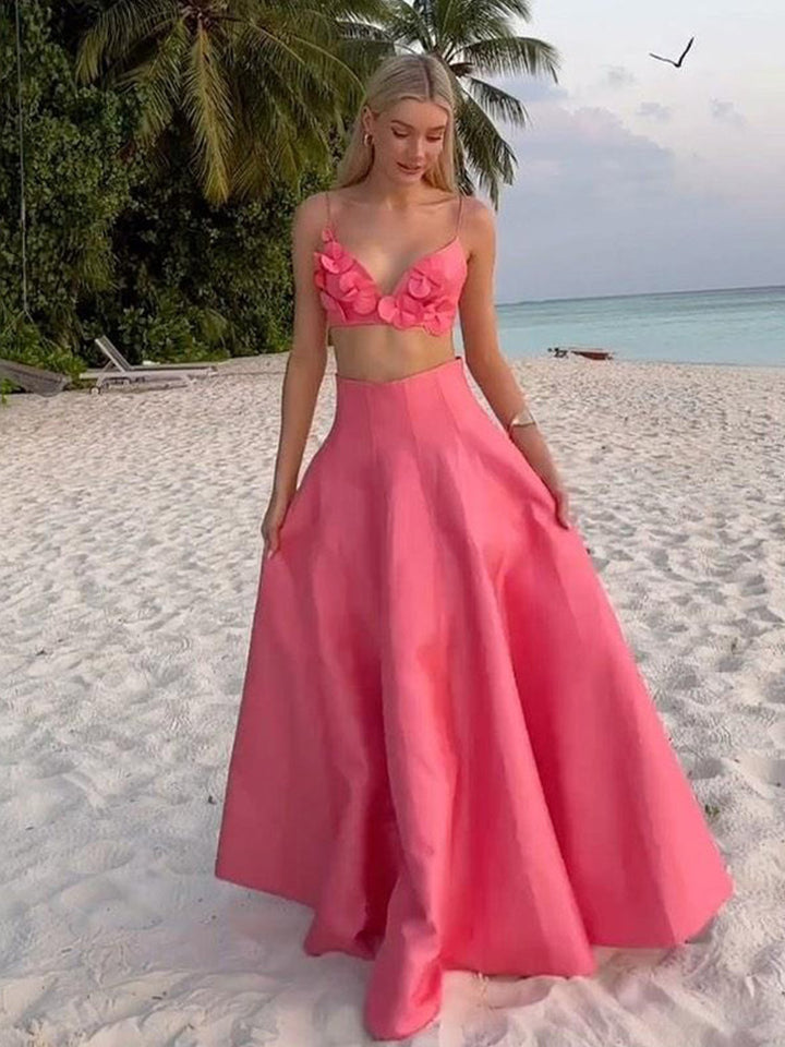 Fashionable women's set with floral details and flared skirt Lune London