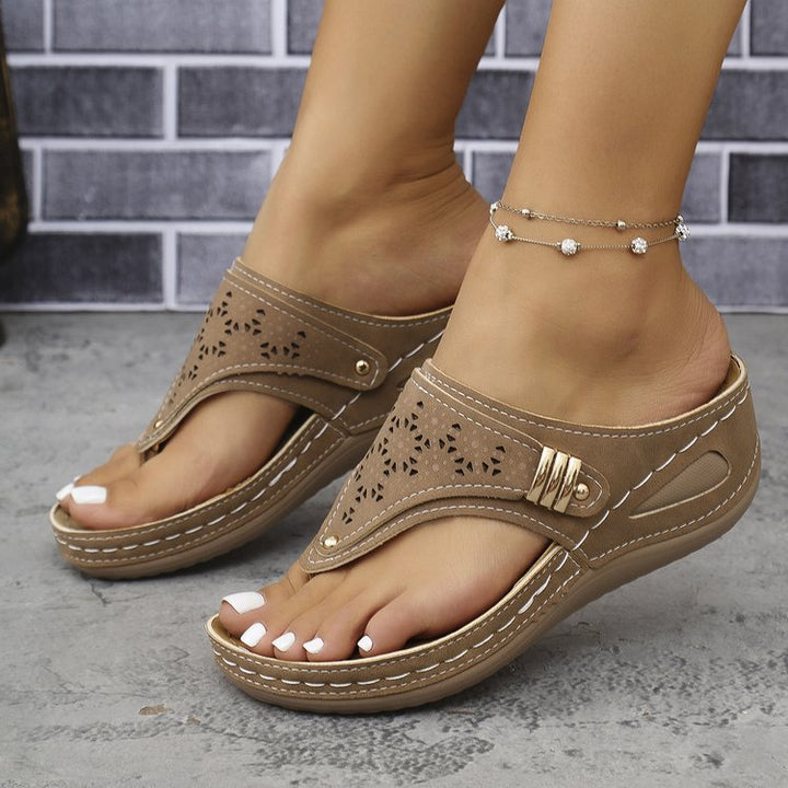 Comfortable flip-flop sandals for women with an airy look in perforated pattern Lune London