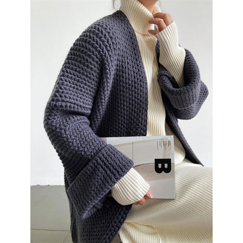 Women chunky knit with practical pockets and trendy embossed pattern Lune London