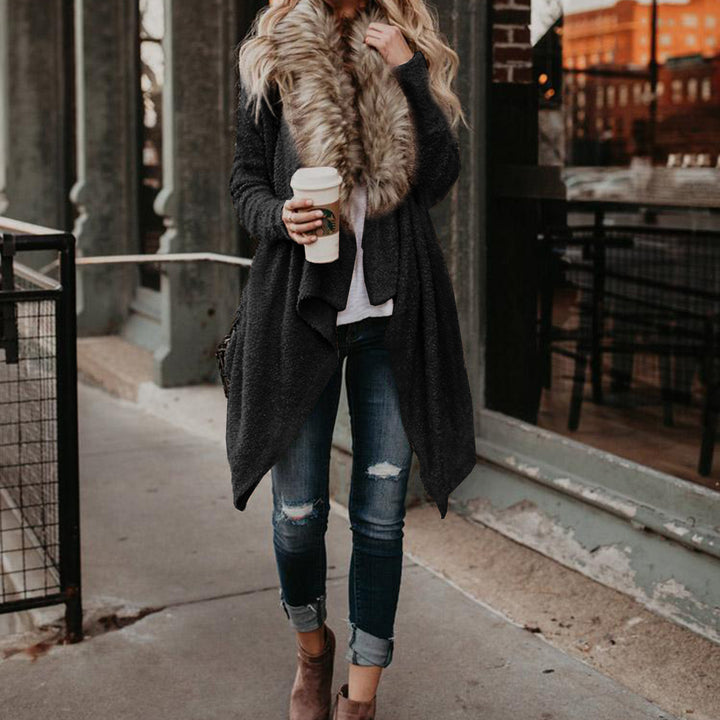 Ladies elegant winter coat with faux fur collar Lune London