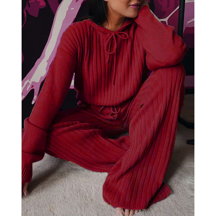 Comfortable women's outfit with hood and loose fit Lune London