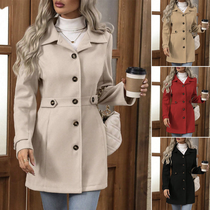 Lune London Fashionable women's transition jacket with elegant button details and a fitted cut