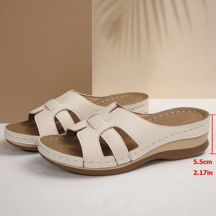 Comfortable slip-on sandals for women with anatomical sole and adjustable straps Lune London