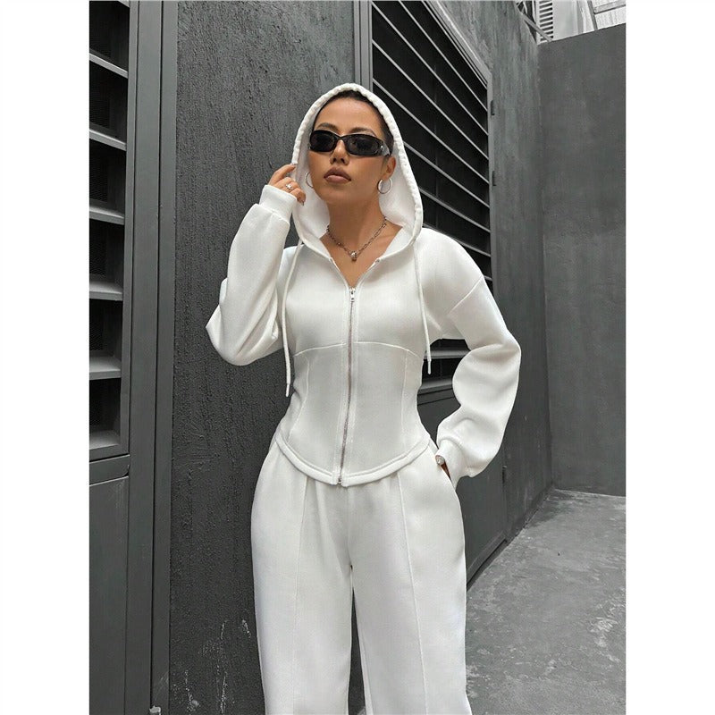 Ensemble hoodie ajusté pour dames avec des détails subtils de fermeture éclair Chic & Stil